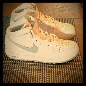 *SOLD* Nike Air Force 1 Mid '07